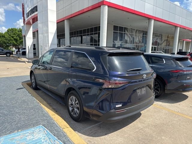 2024 Toyota Sienna LE