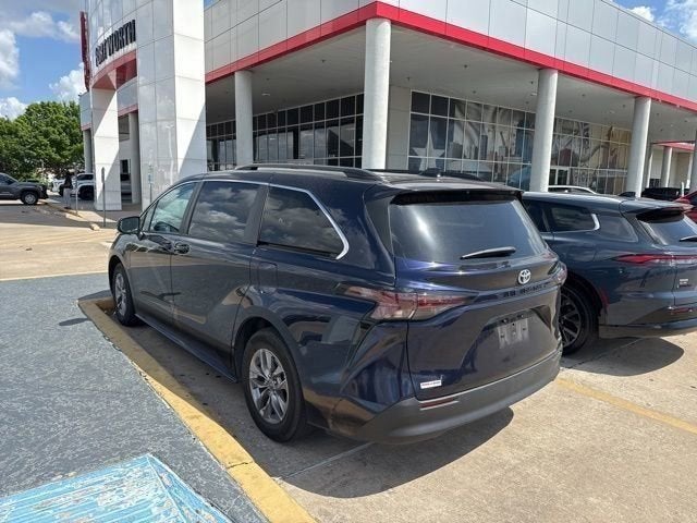 2024 Toyota Sienna LE