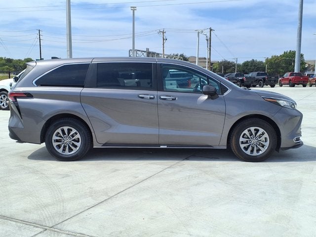 2022 Toyota Sienna XLE