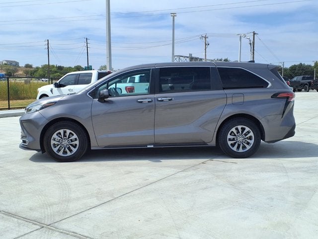 2022 Toyota Sienna XLE