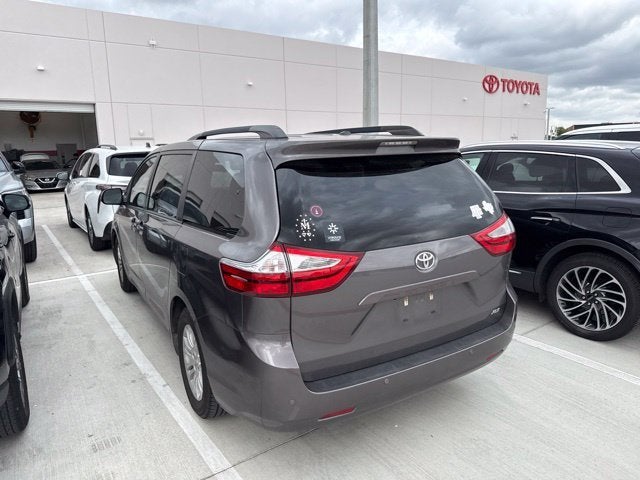 2017 Toyota Sienna XLE
