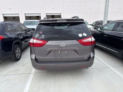 2017 Toyota Sienna XLE