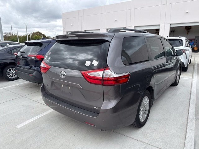 2017 Toyota Sienna XLE