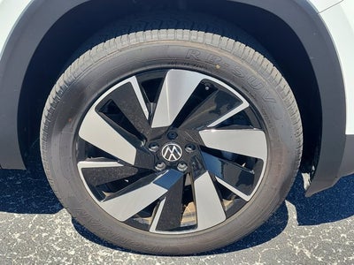 2024 Volkswagen Atlas Cross Sport 2.0T SE with Technology