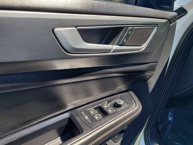 2024 Volkswagen Atlas Cross Sport 2.0T SE with Technology