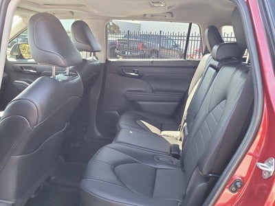 2022 Toyota HIGHLANDER XLE