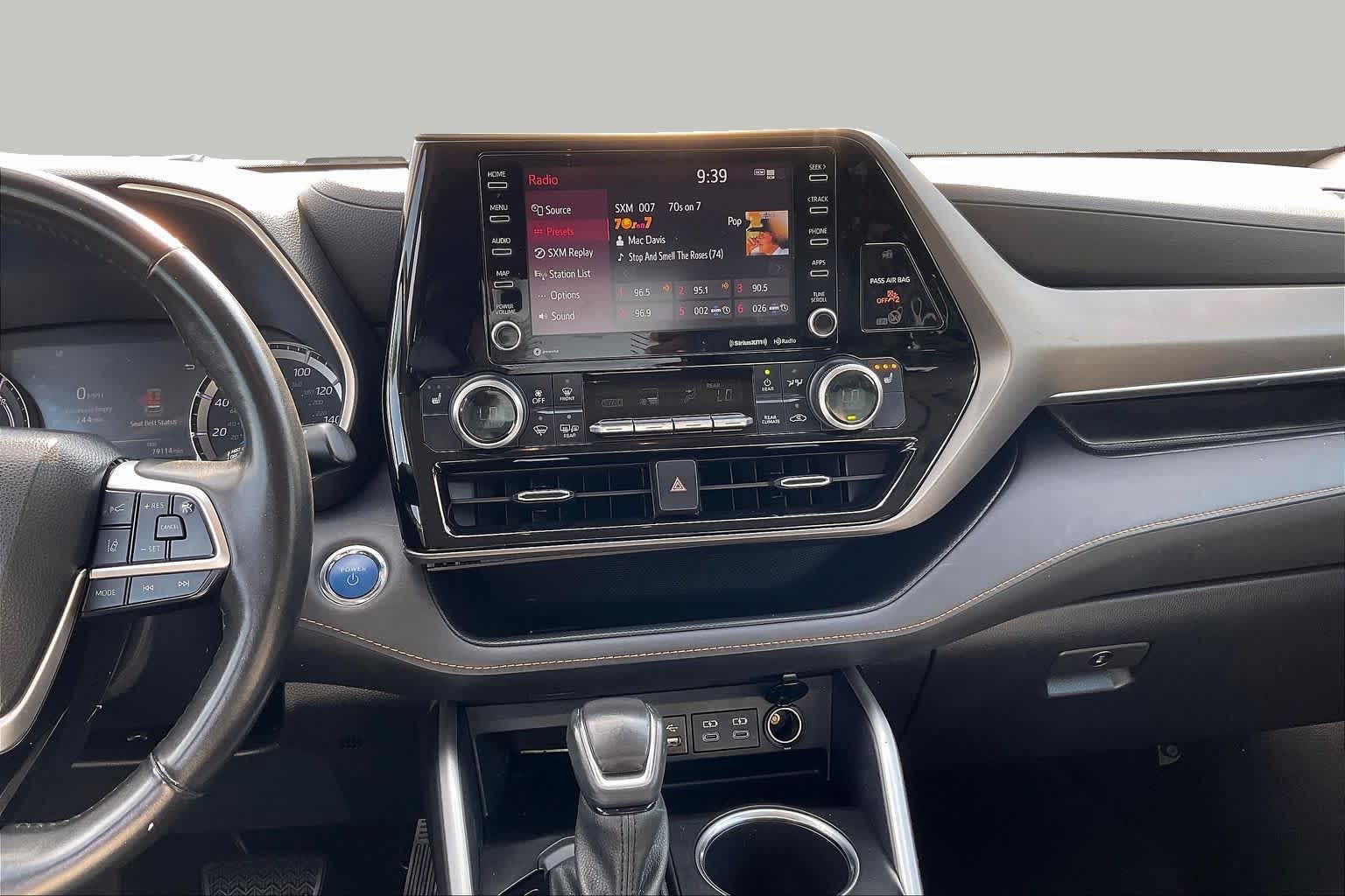 2022 Toyota Highlander Hybrid Bronze Edition
