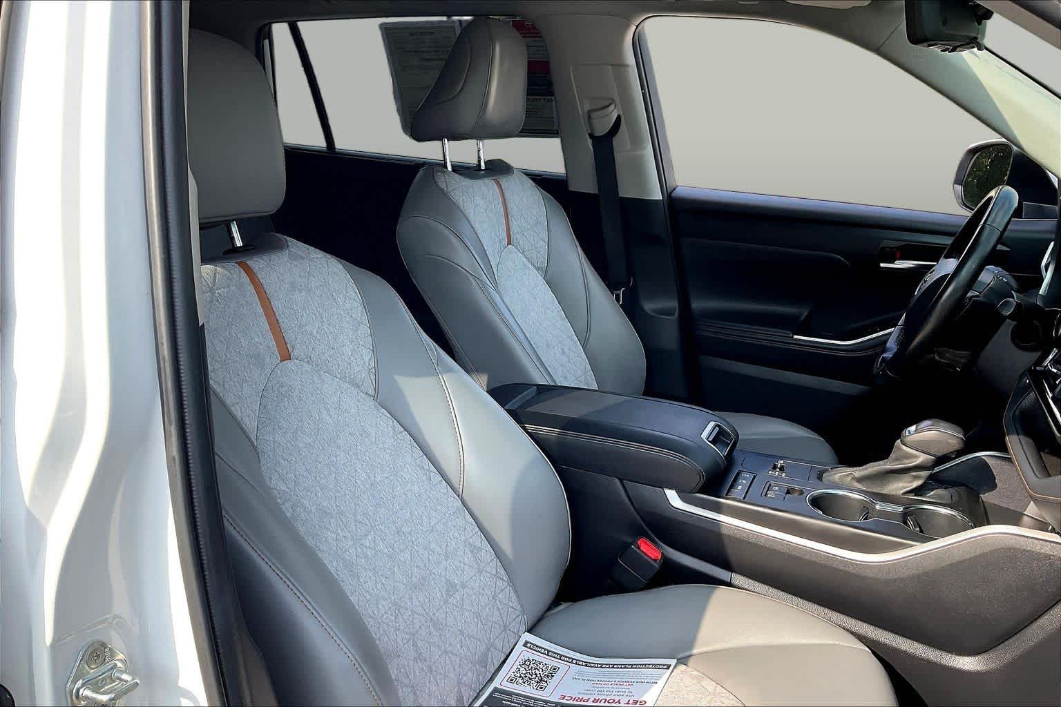 2022 Toyota Highlander Hybrid Bronze Edition