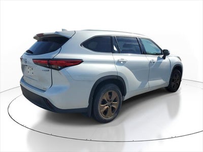 2022 Toyota Highlander Hybrid Bronze Edition