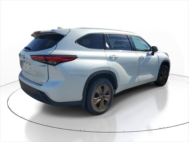 2022 Toyota Highlander Hybrid Bronze Edition