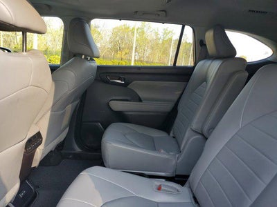 2024 Toyota Highlander LE