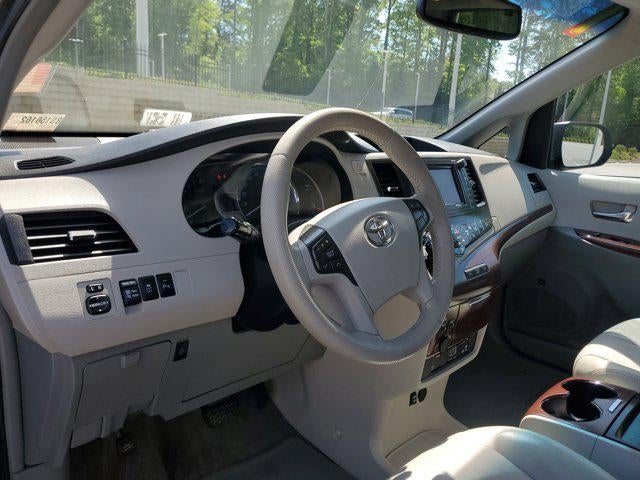 2011 Toyota Sienna XLE AAS