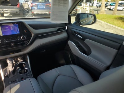 2024 Toyota Highlander LE