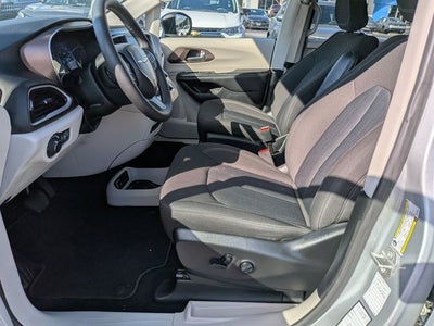 2024 Chrysler Voyager LX