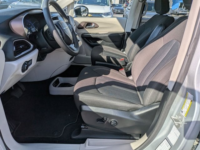 2024 Chrysler Voyager LX