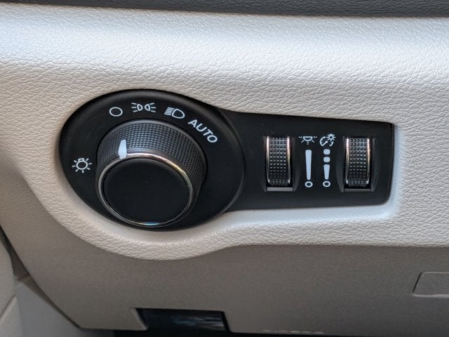 2024 Chrysler Voyager LX