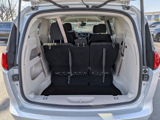 2024 Chrysler Voyager LX