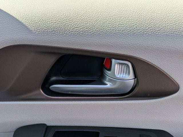 2024 Chrysler Voyager LX