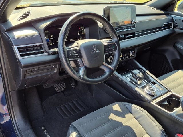 2023 Mitsubishi Outlander SE