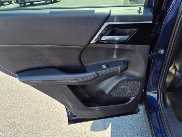 2023 Mitsubishi Outlander SE