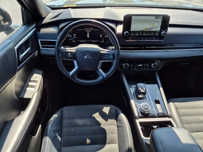 2023 Mitsubishi Outlander SE