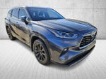 2025 Toyota Highlander Hybrid Platinum