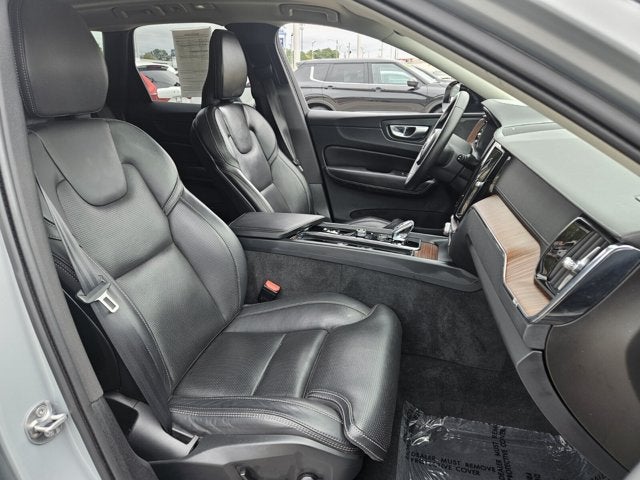 2024 Volvo XC60 Ultimate Dark Theme