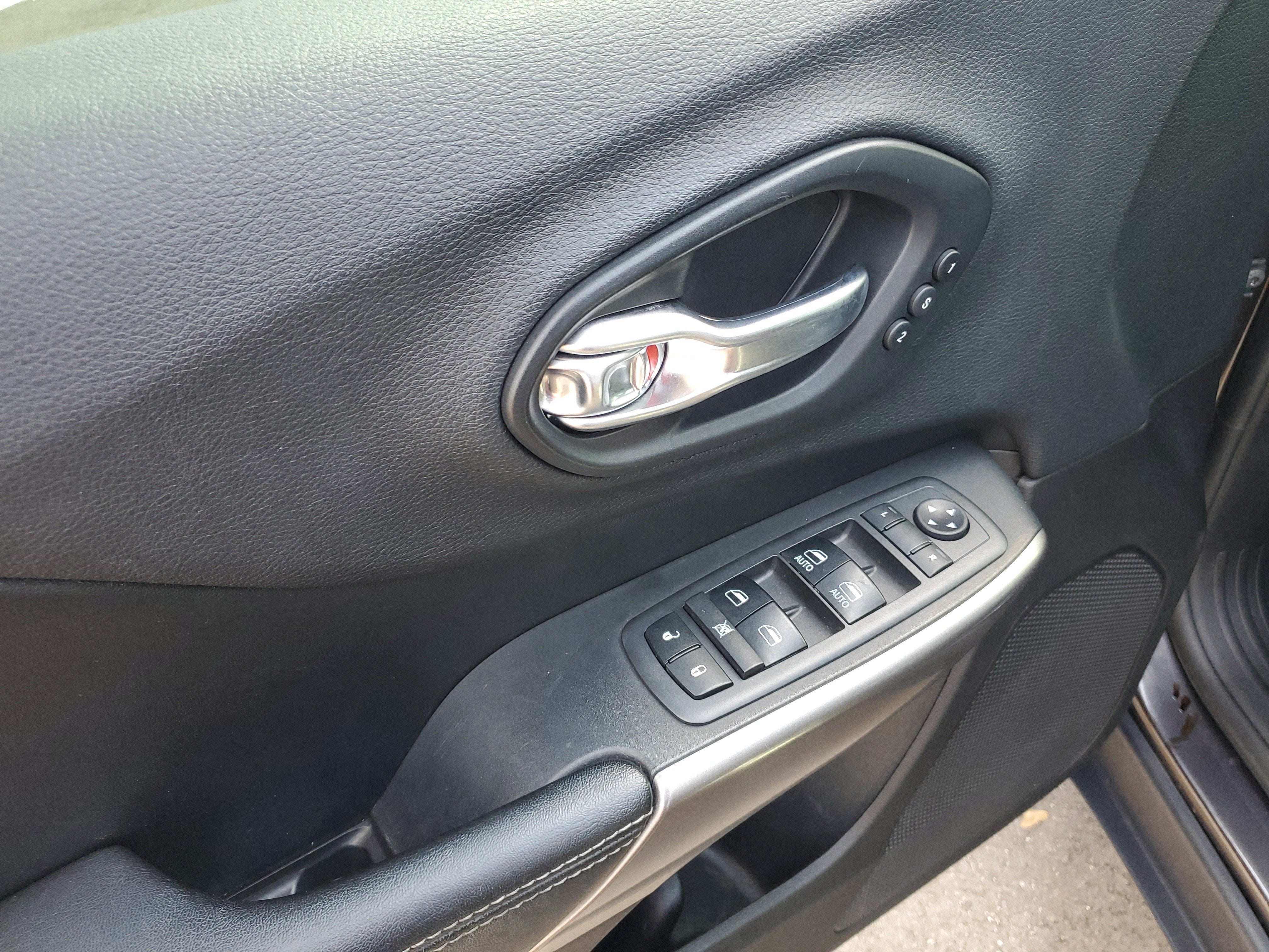 2019 Jeep Cherokee Base
