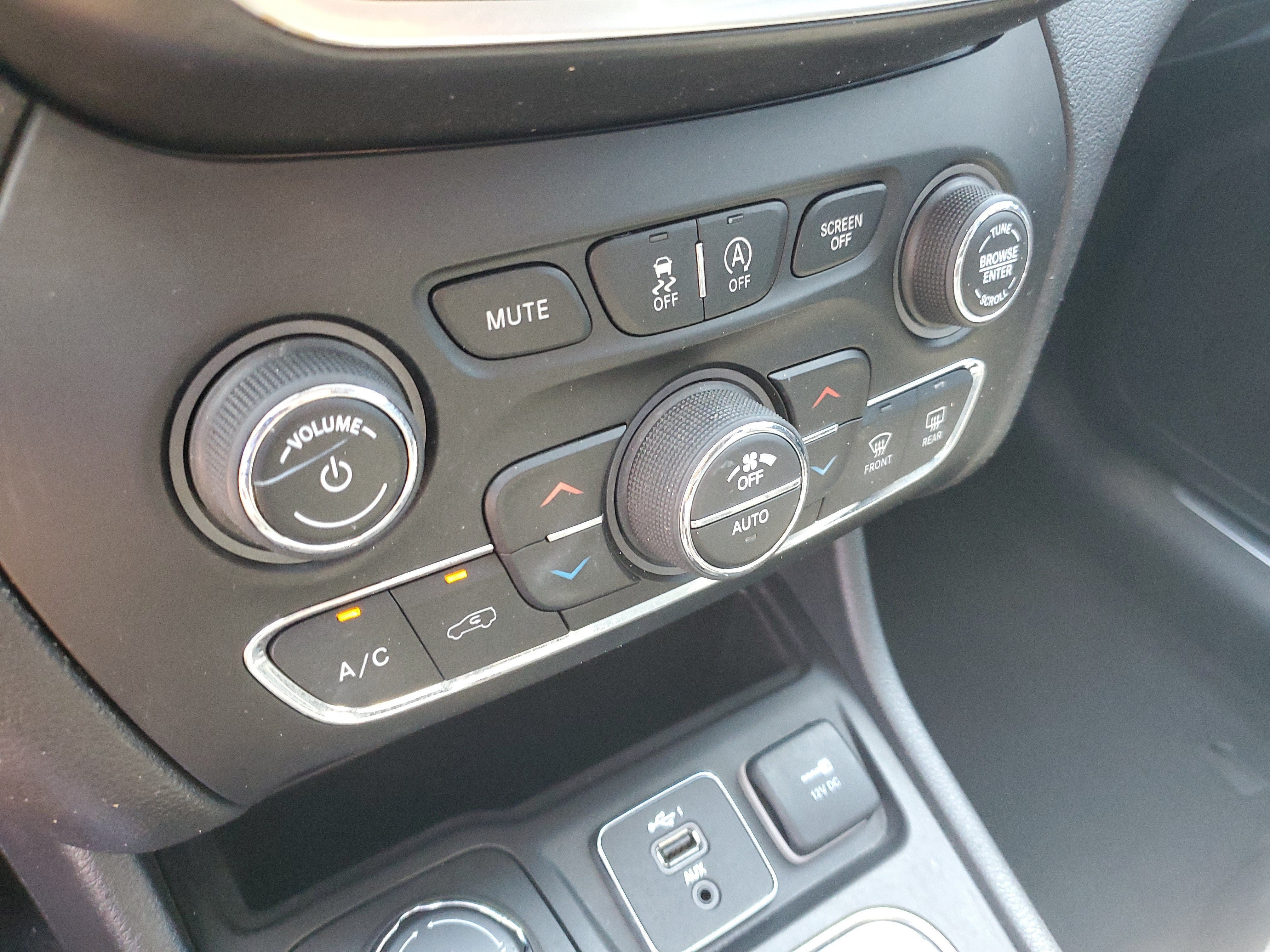 2019 Jeep Cherokee Base