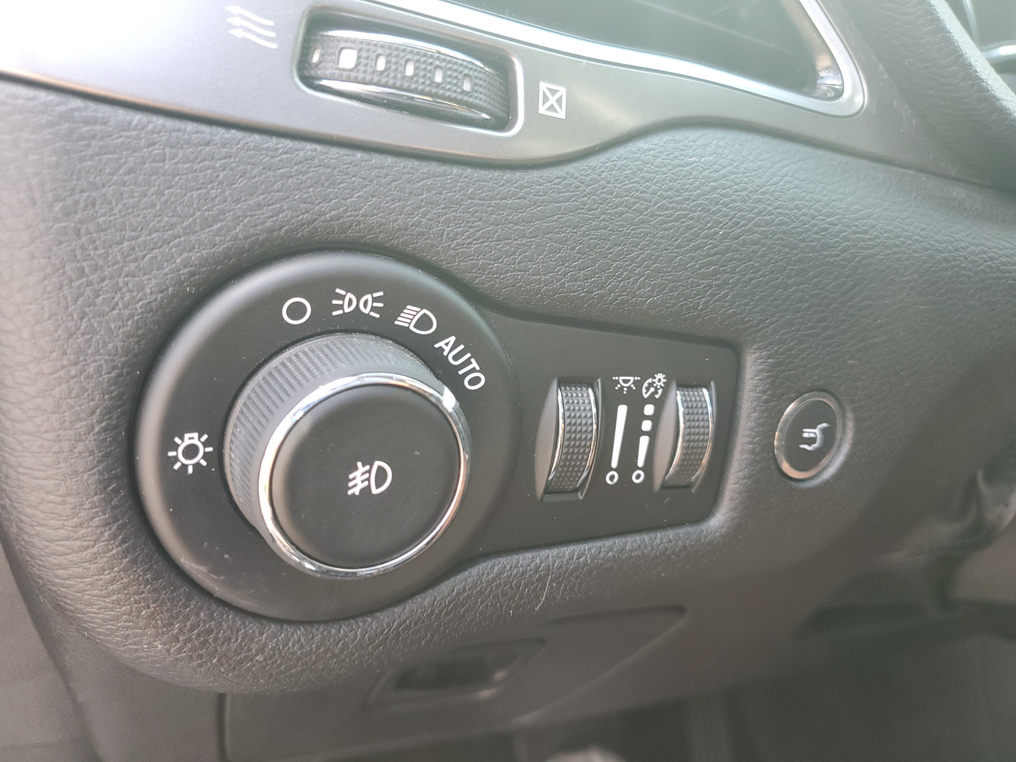 2019 Jeep Cherokee Base