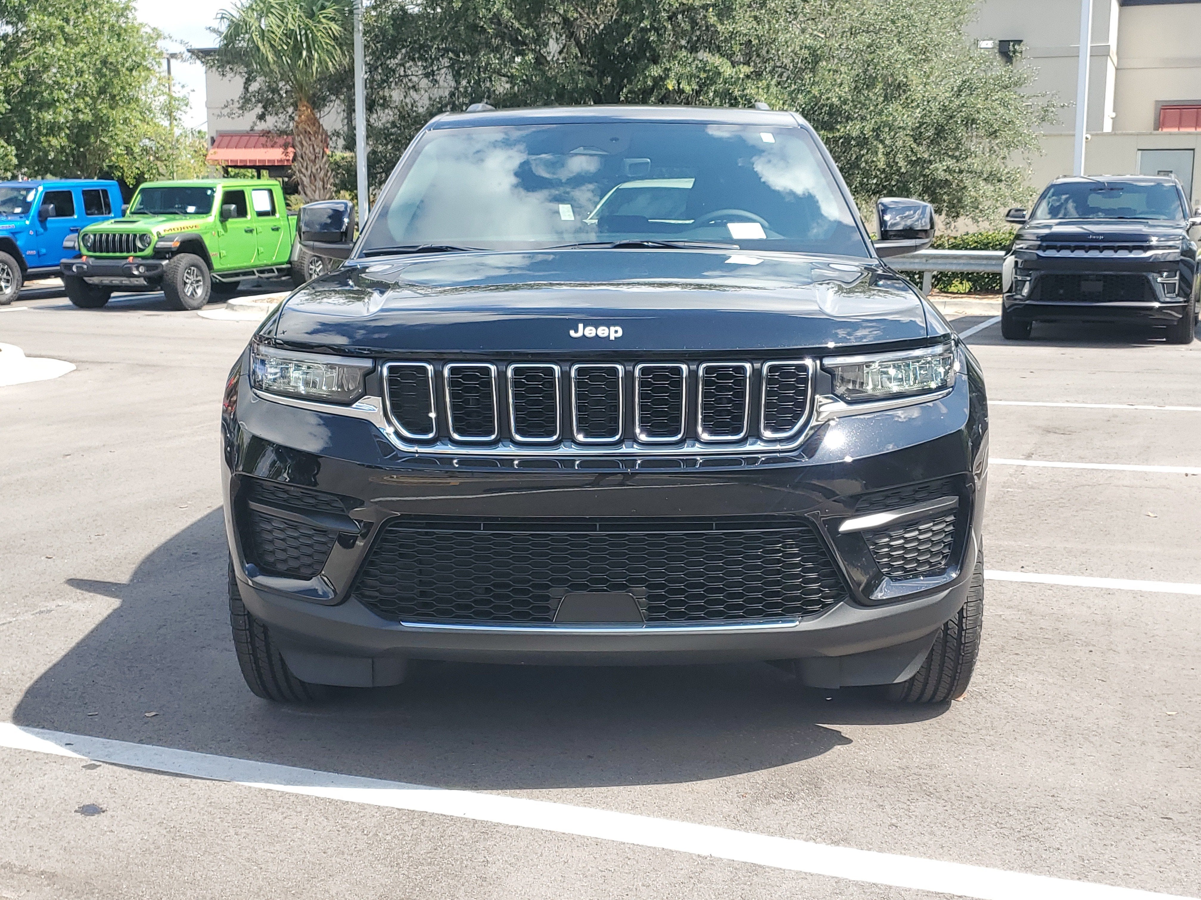 2025 Jeep Grand Cherokee Laredo