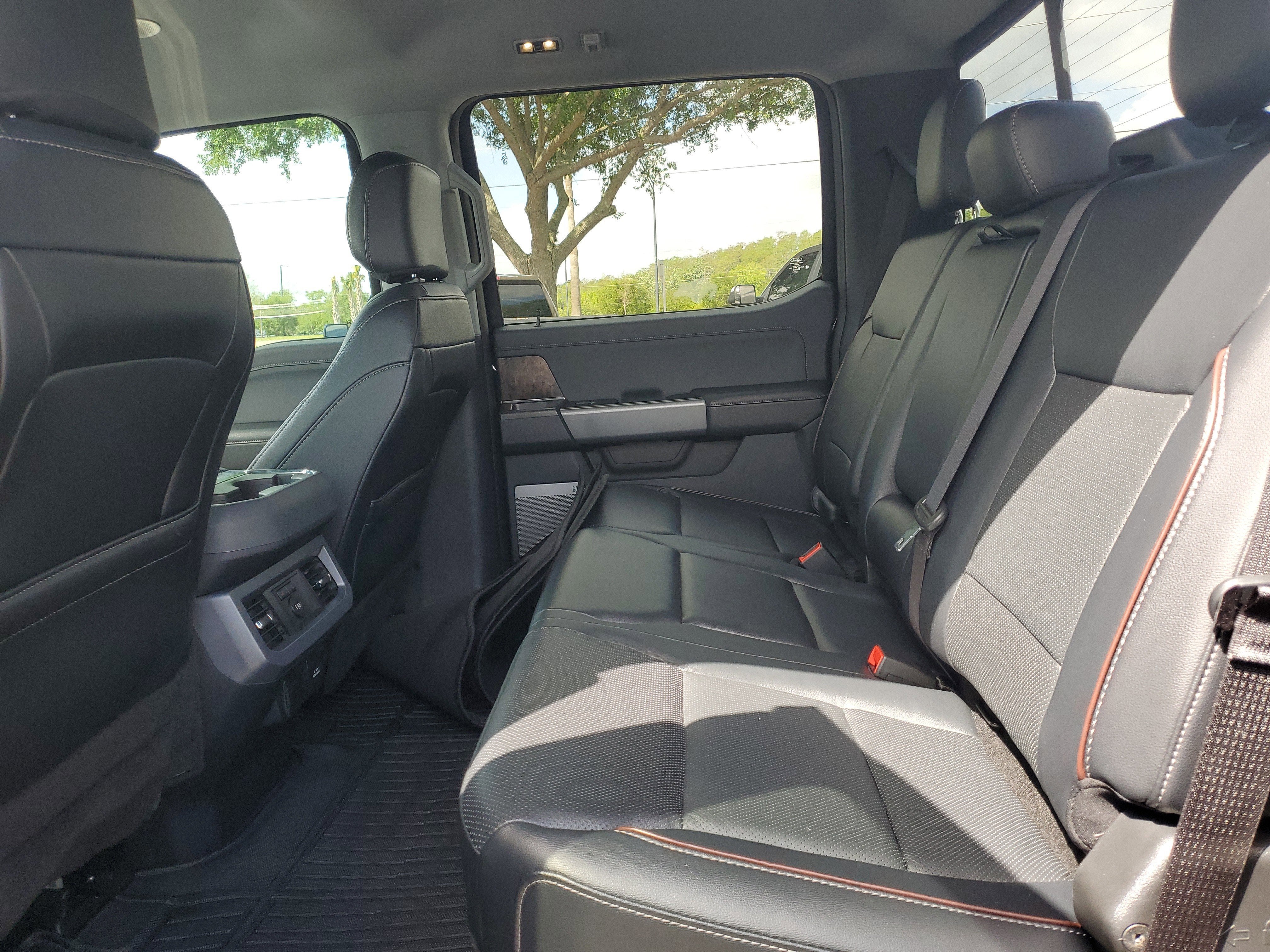 2024 Ford Super Duty F-350 SRW LARIAT