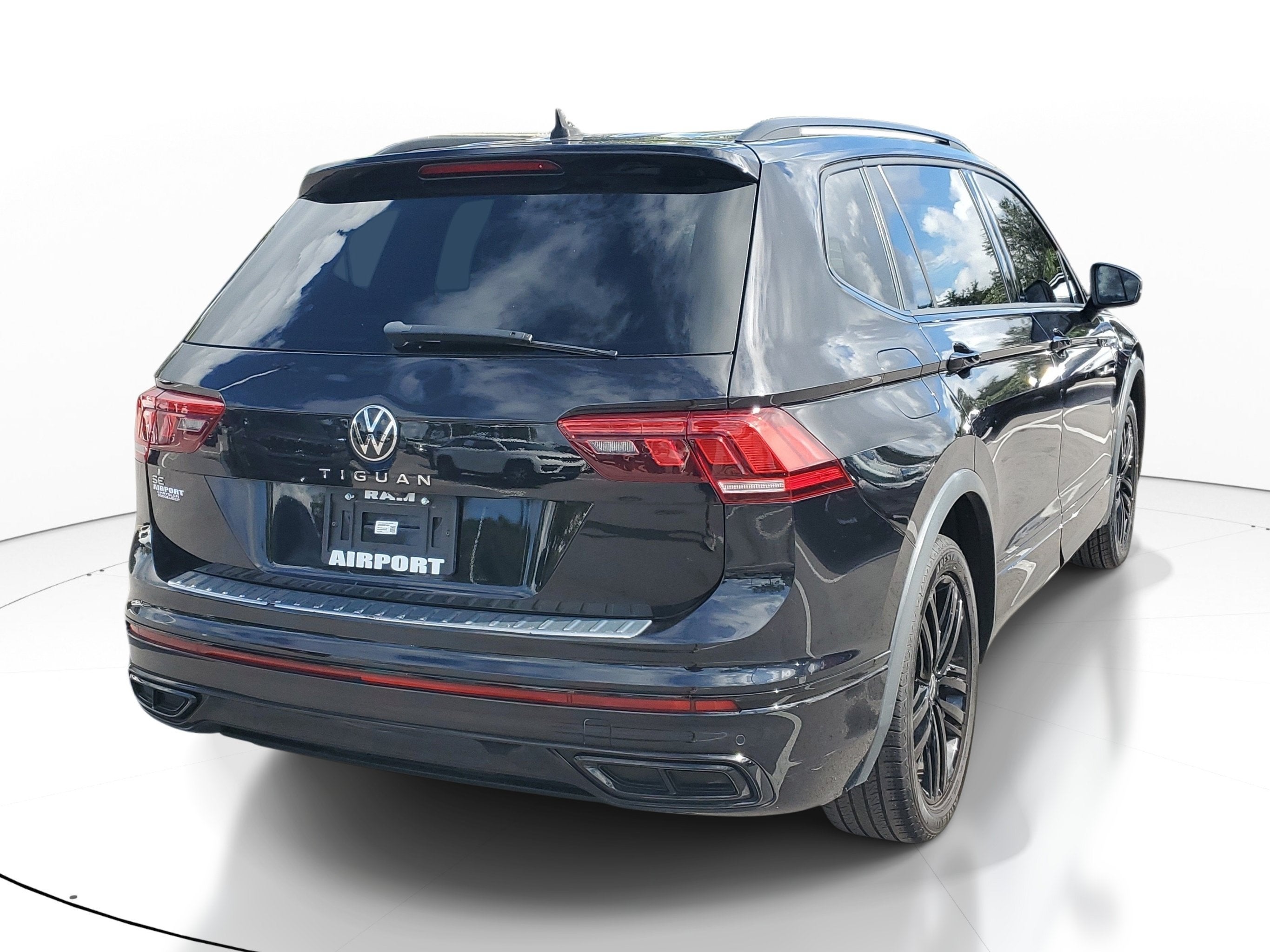 2022 Volkswagen Tiguan SE R-Line Black