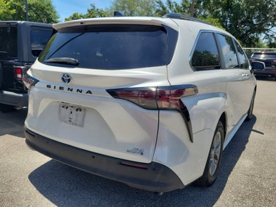 2023 Toyota Sienna XLE