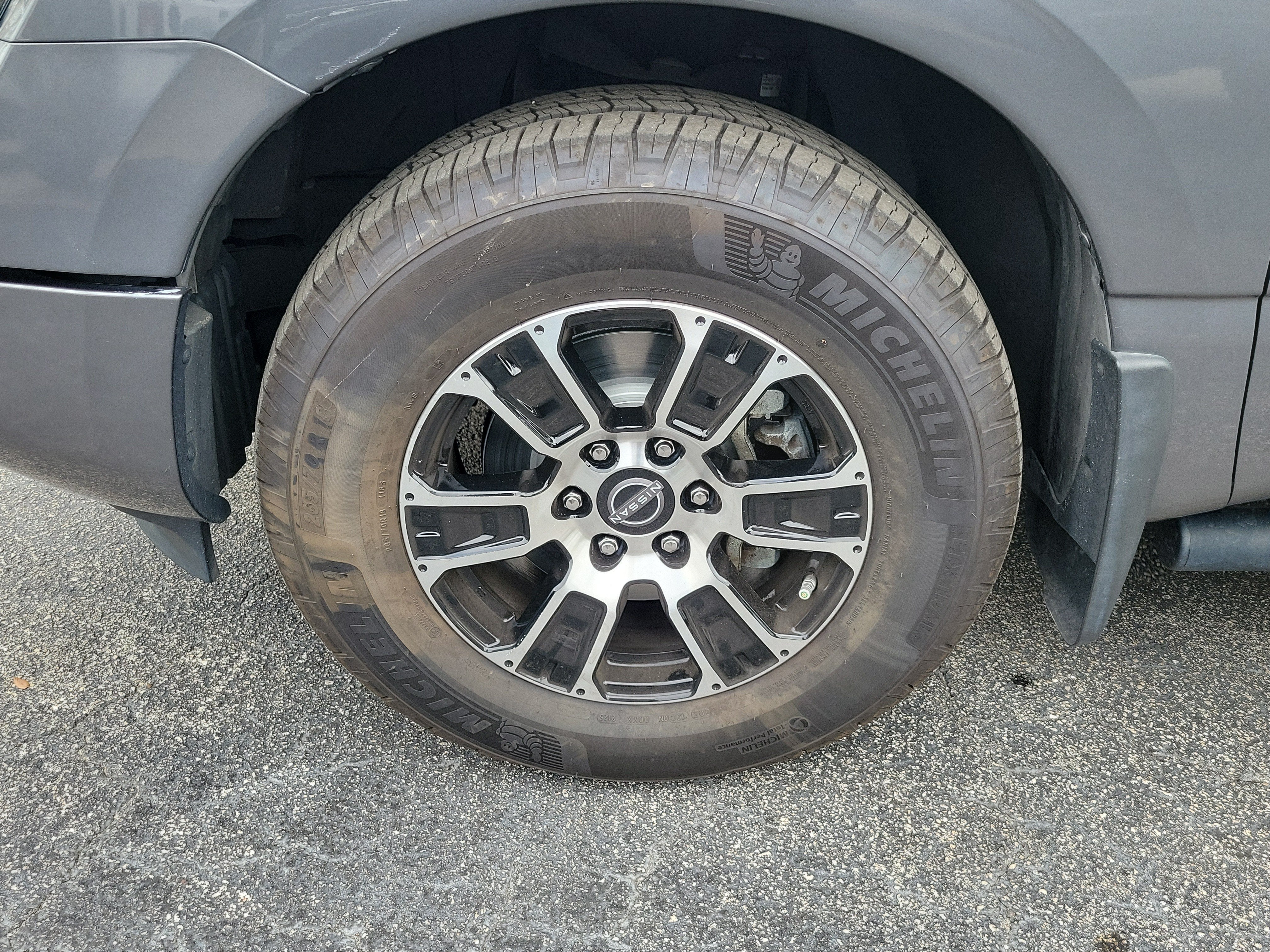 2023 Nissan Titan SV