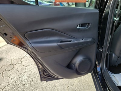 2022 Nissan Kicks SR
