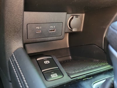 2022 Nissan Kicks SR