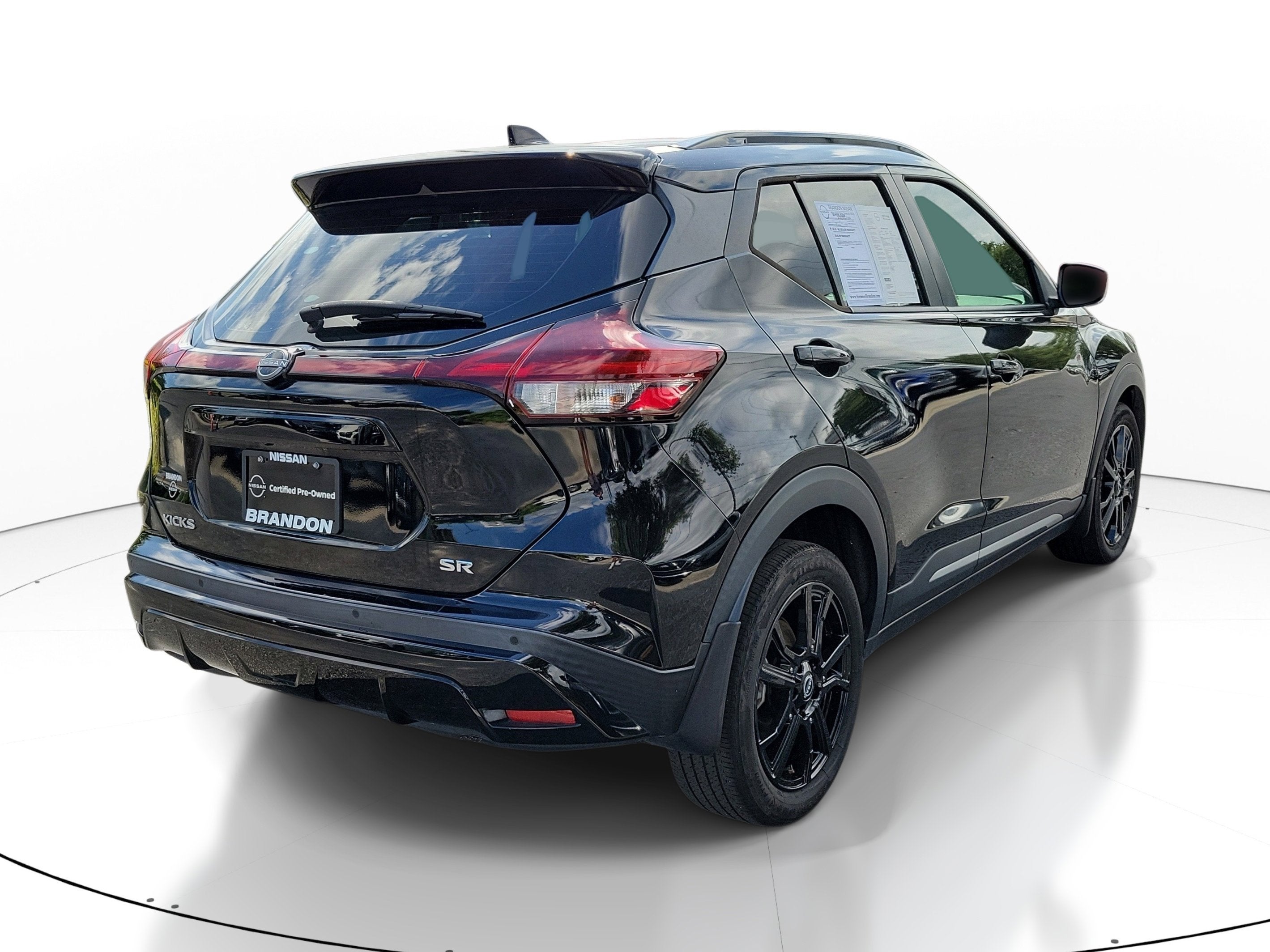 2022 Nissan Kicks SR