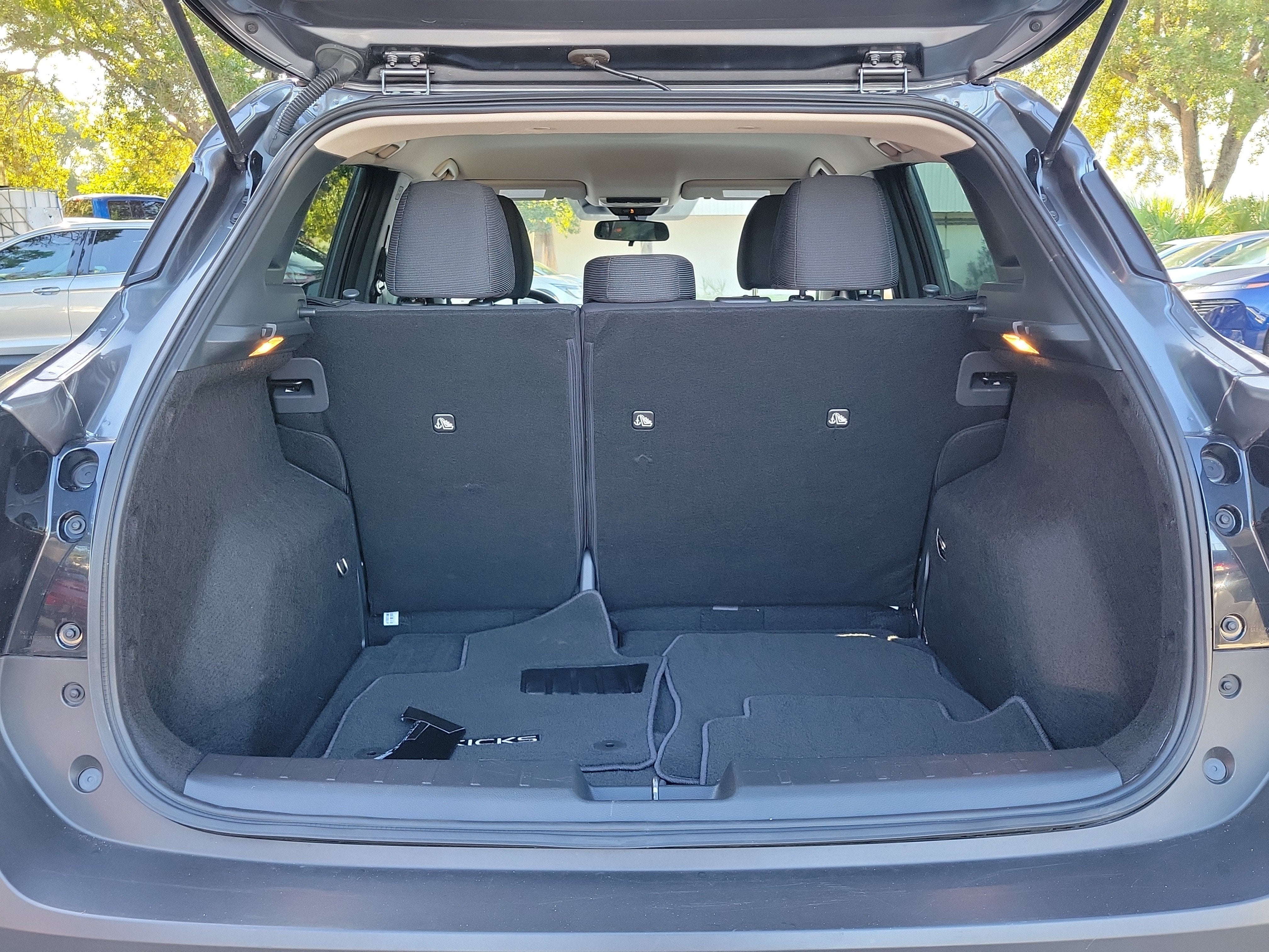 2025 Nissan Kicks S
