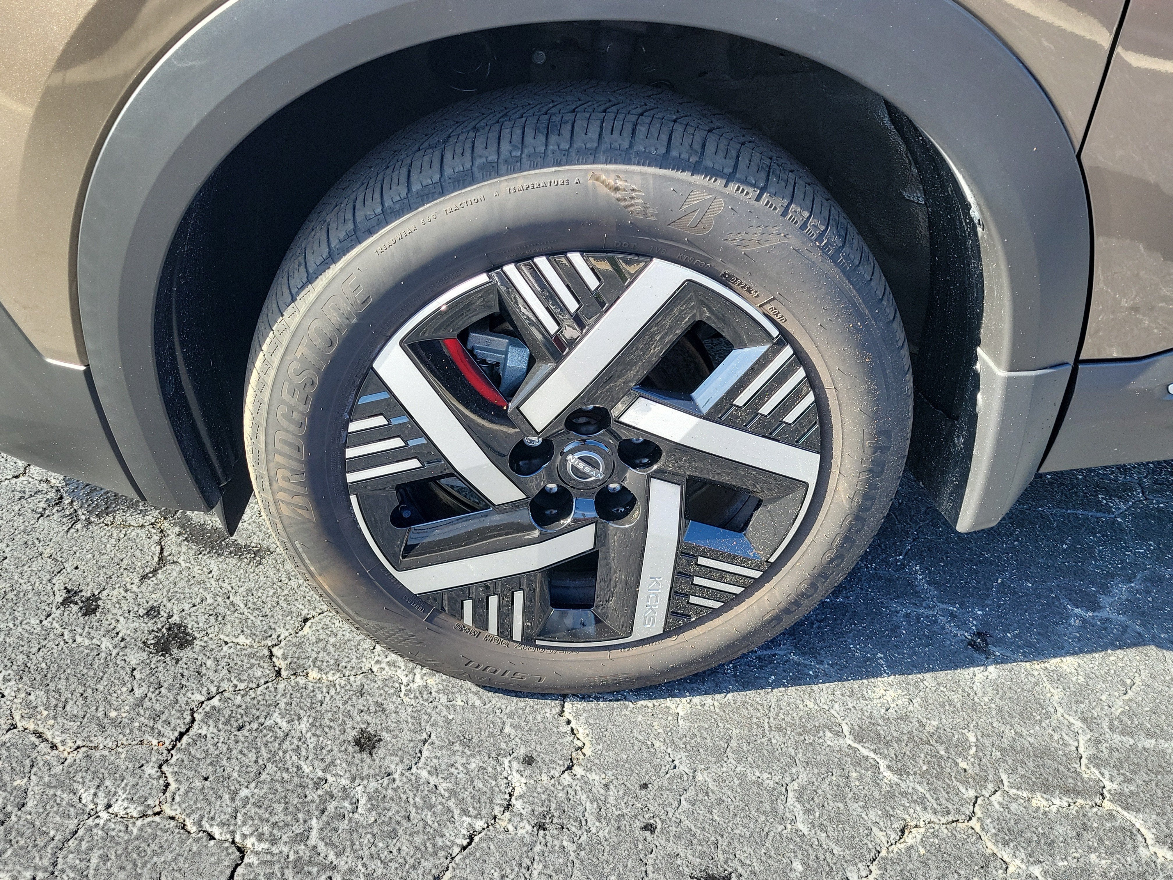 2025 Nissan Kicks SV
