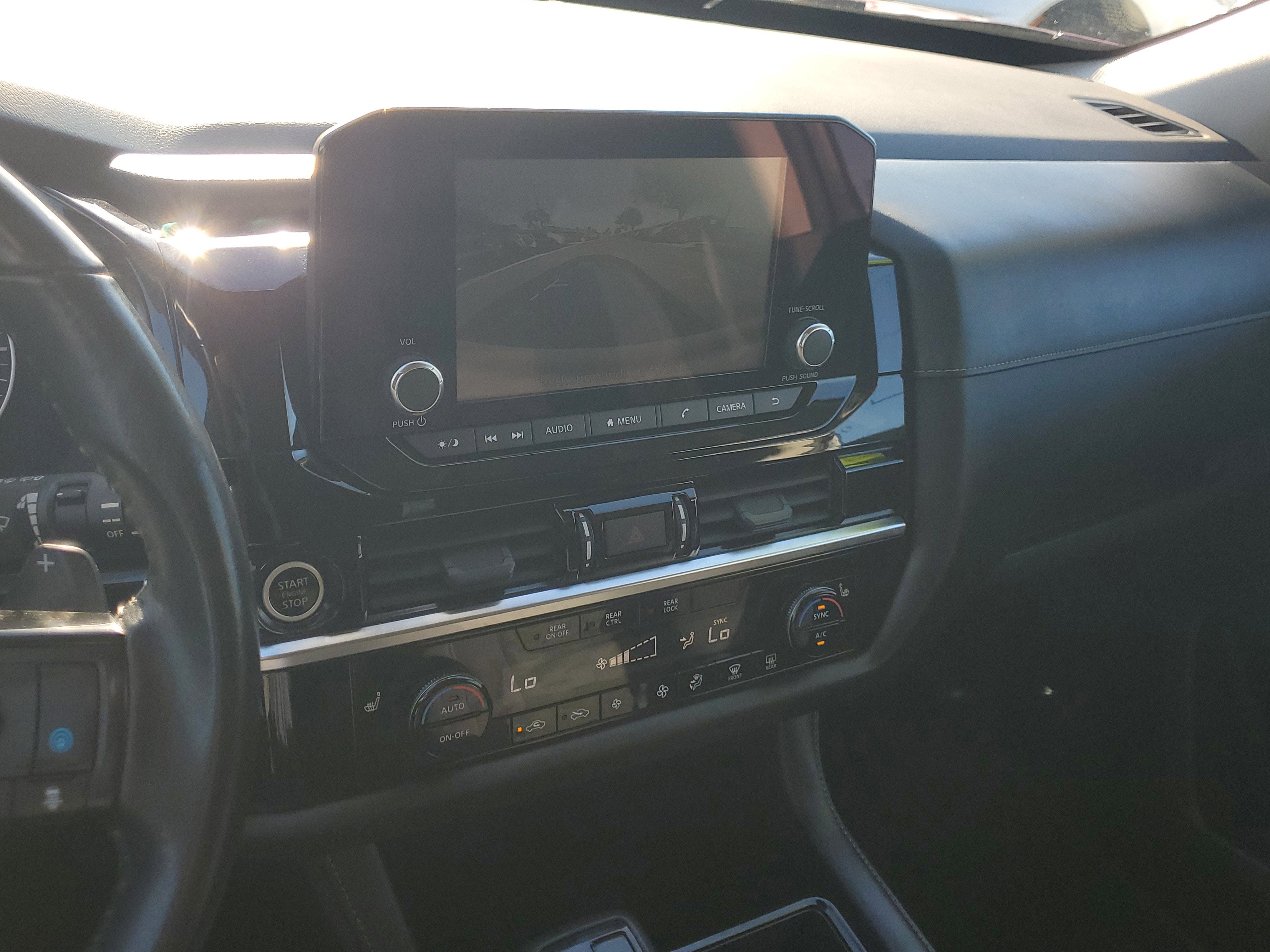 2022 Nissan Pathfinder SV