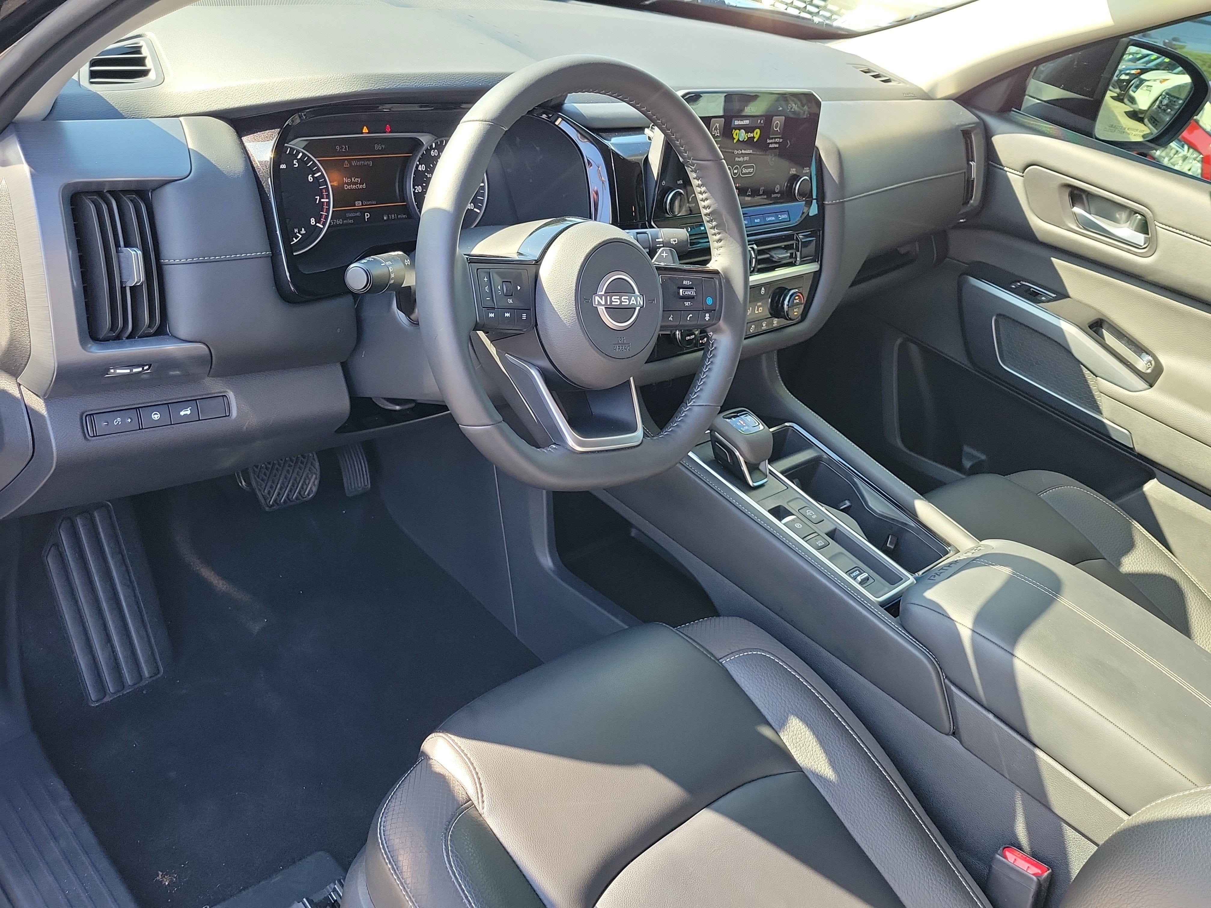 2025 Nissan Pathfinder SL