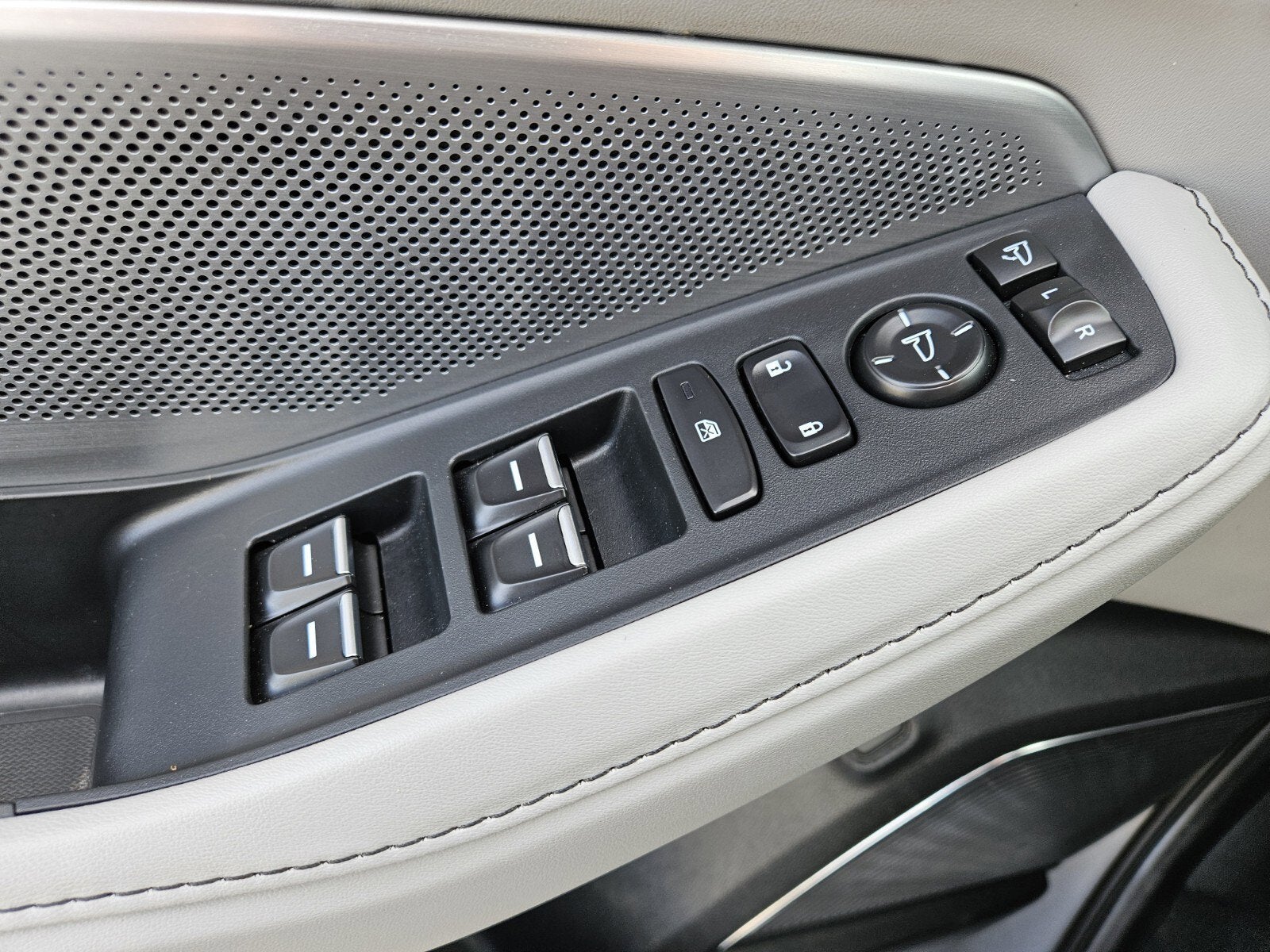 2025 Acura MDX w/Technology Package