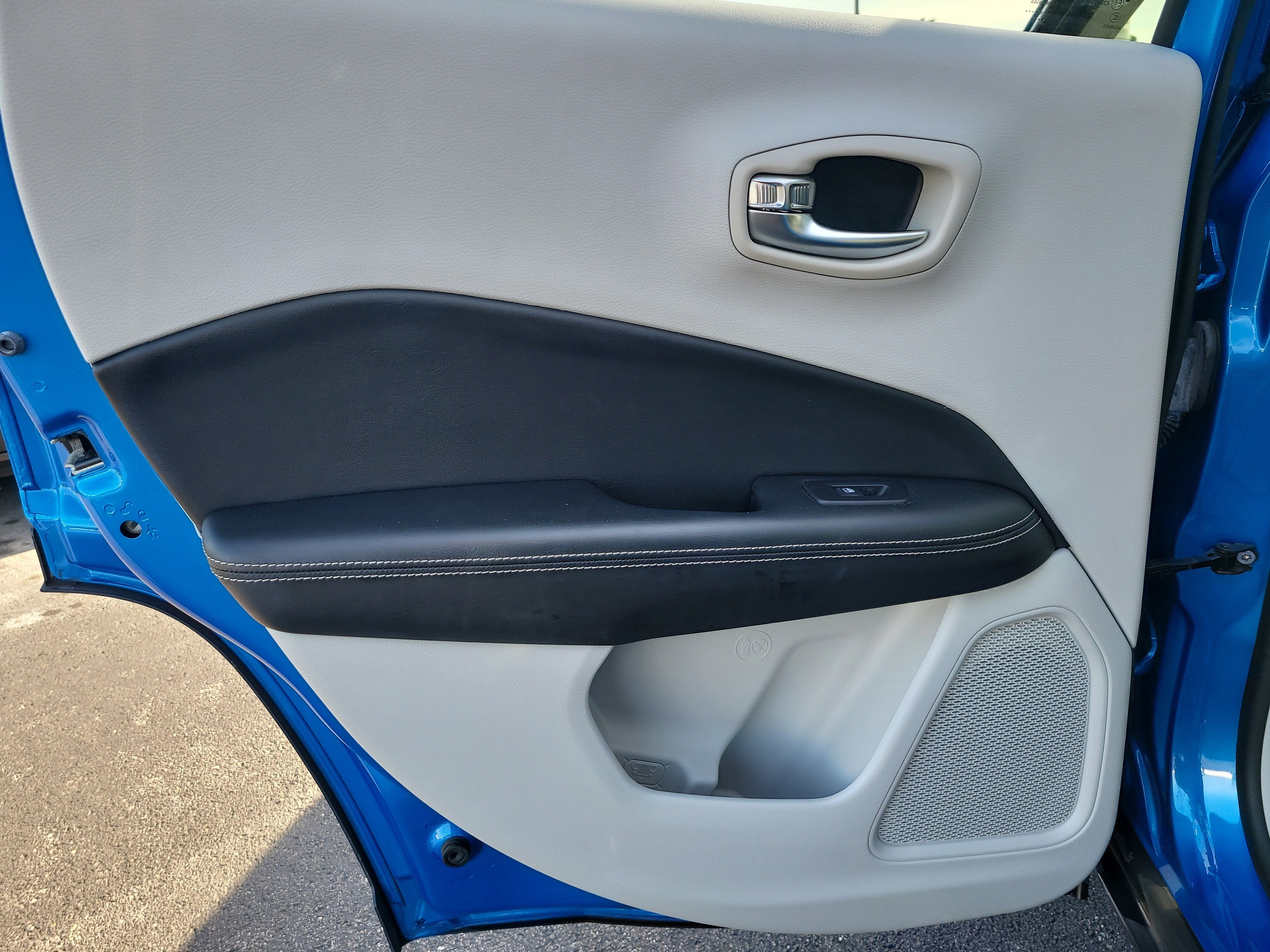 2019 Jeep Compass Latitude with Sun/Wheel Pkg