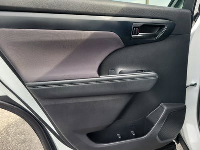 2022 Toyota Highlander LE