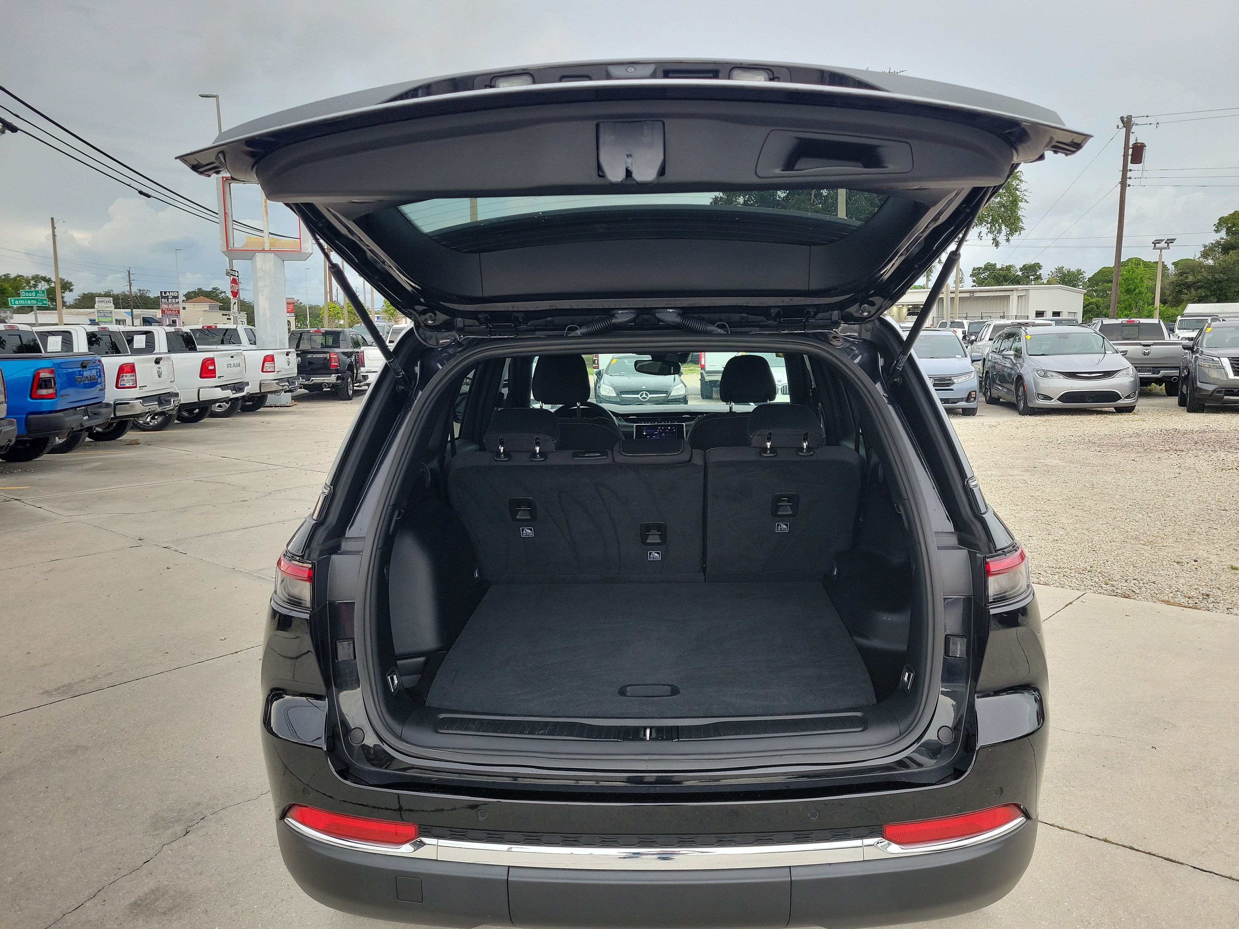 2024 Jeep Grand Cherokee Laredo