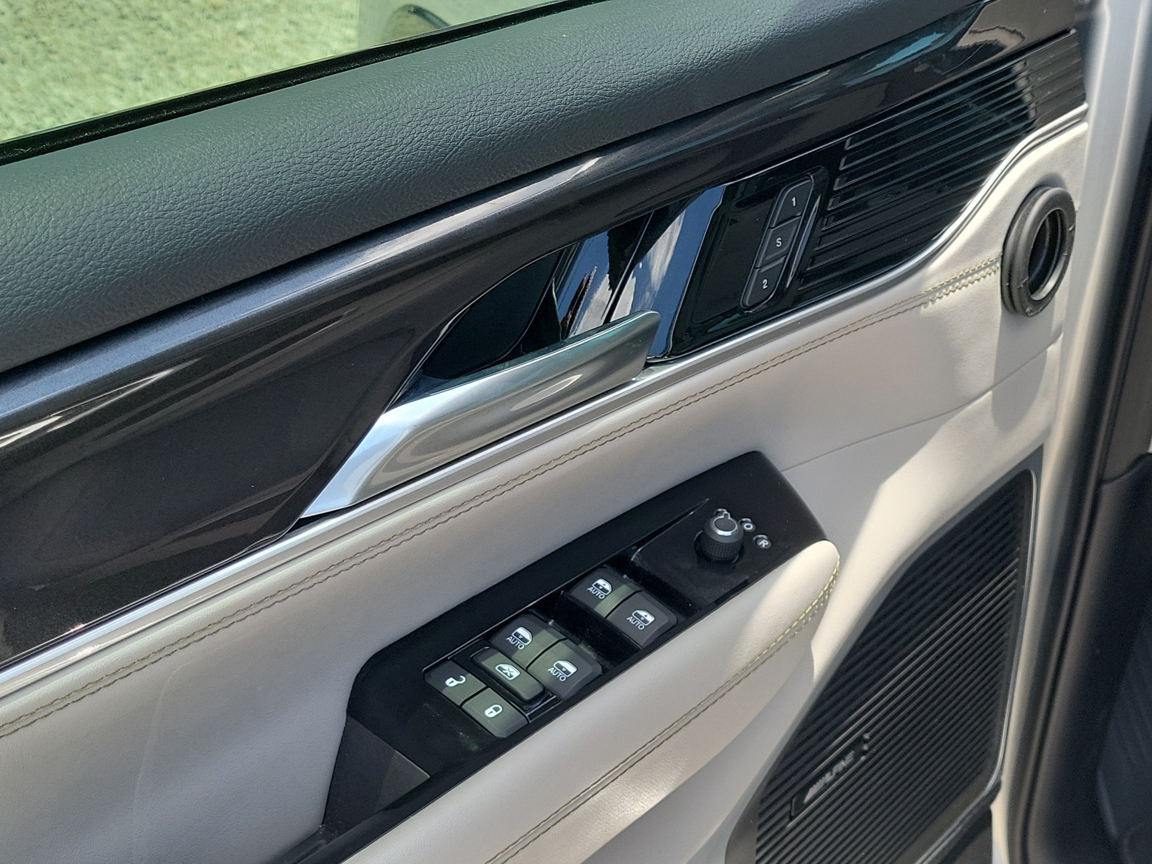 2024 Jeep Wagoneer Base