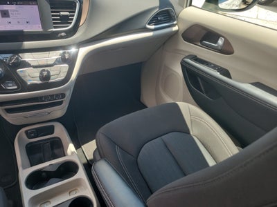 2024 Chrysler Voyager LX