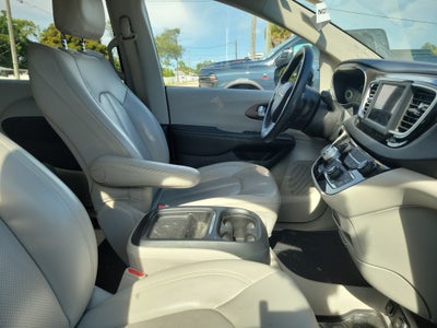 2021 Chrysler Voyager LXI