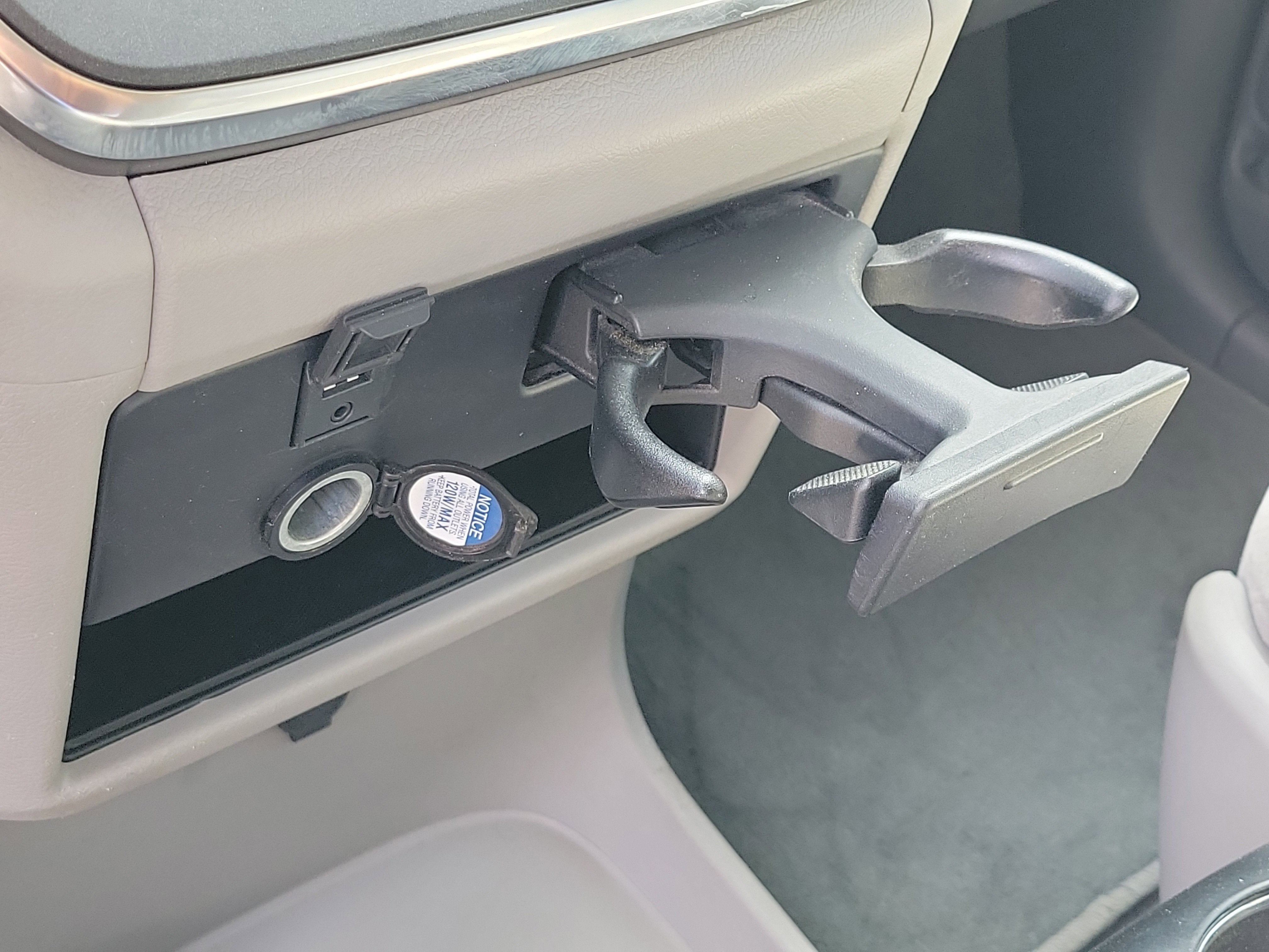 2019 Toyota Sienna LE Auto Access Seat